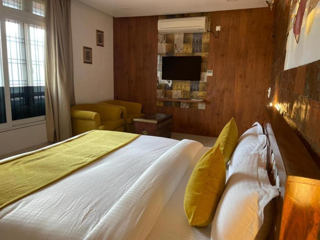 Yashmay Villa Club & Resort Gonda Quarto foto